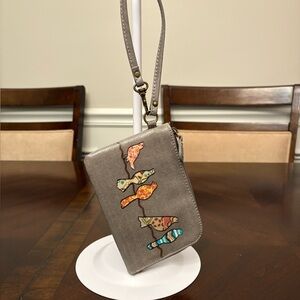 Mariposa Gray Wristlet “Birds on a Wire”